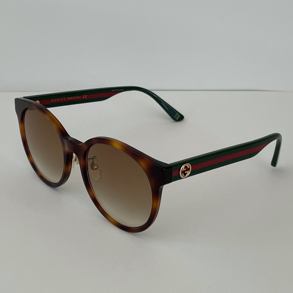 Gucci Sunglasses Havana (Brown) Round Frames with Green and Red Striped Temples